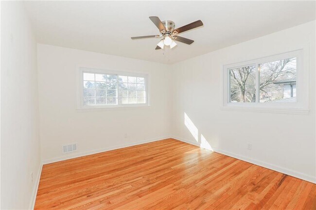 Building Photo - 2332 Miriam Ln