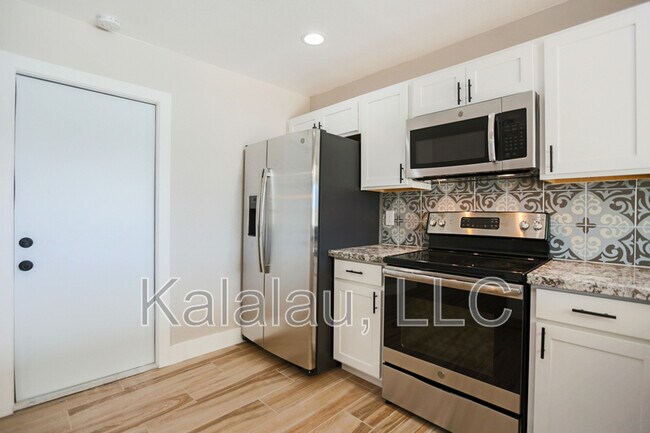 Building Photo - 1817 E Alameda Dr