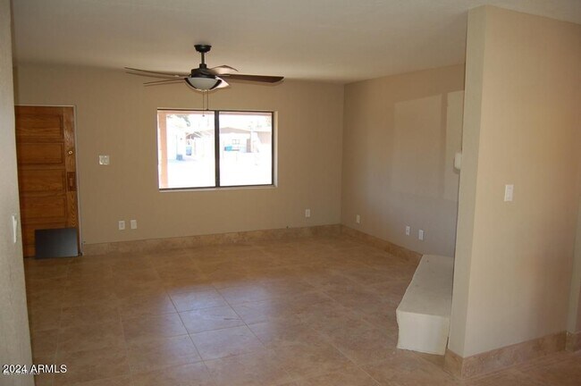 Building Photo - 2640 E Captain Dreyfus Ave