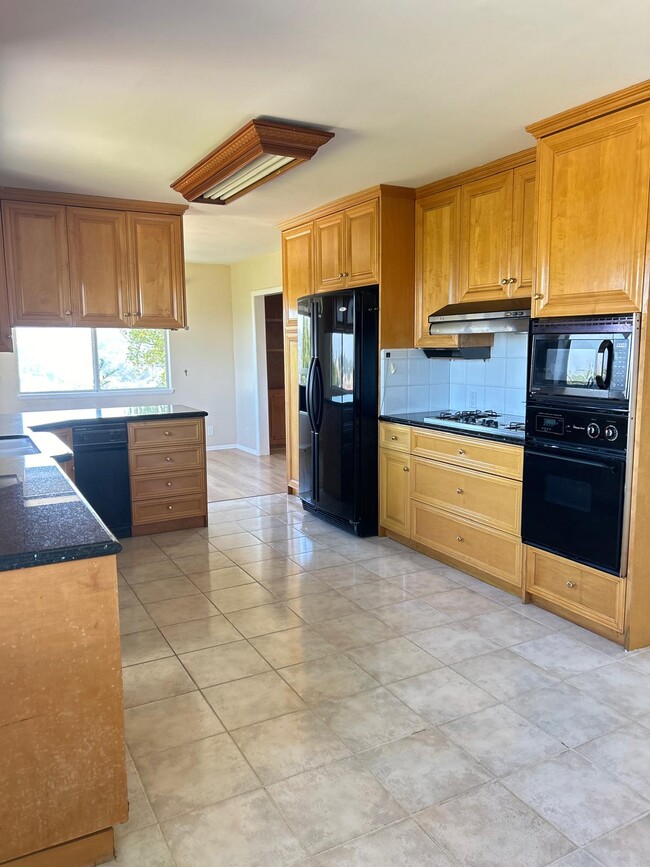 Building Photo - 5130 Cerrillos Dr