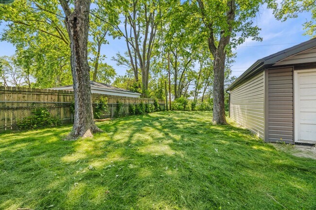 Building Photo - 16752 Artesian Ave