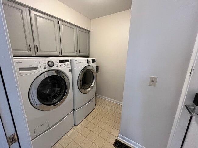 Building Photo - 1288 Marls Ct