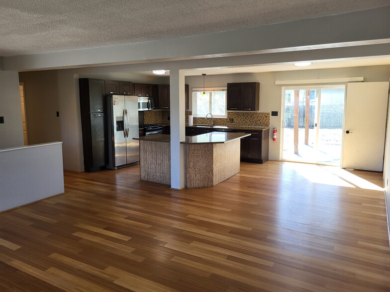 Building Photo - 1266 Aikins Way