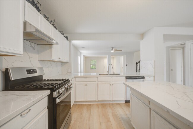 Building Photo - 8542 Village Rose Ln