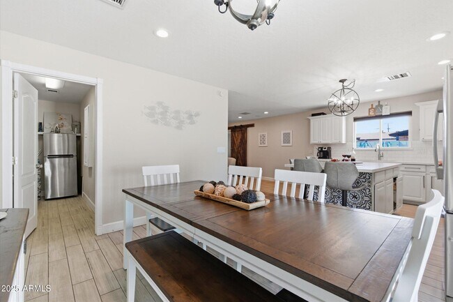 Building Photo - 2530 N 68th Pl