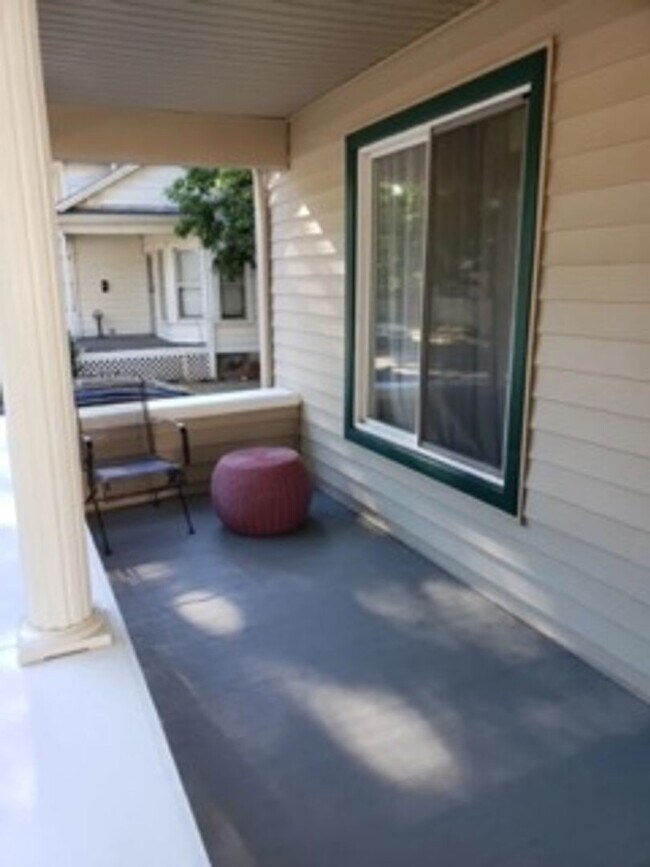 Building Photo - 32 Ferrin Pl