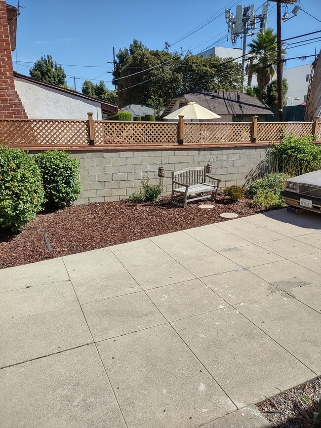 backyard - 2142 S Victoria Ave