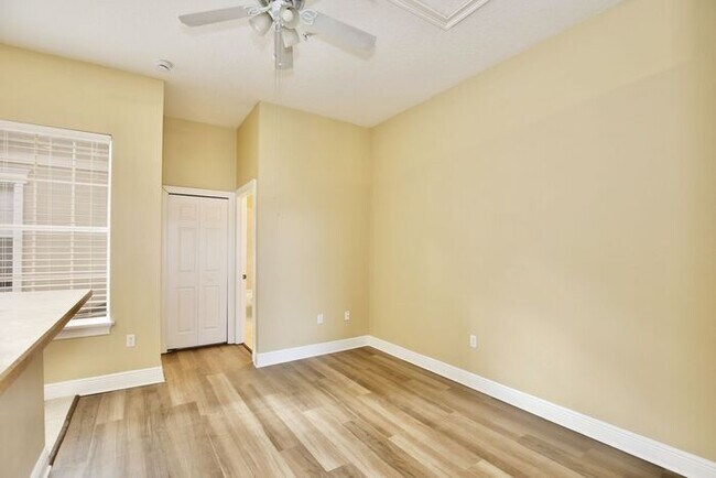 Building Photo - Charming 1/1 Spacious Condo Located in the Desirable Baldwin Park - Orlando!