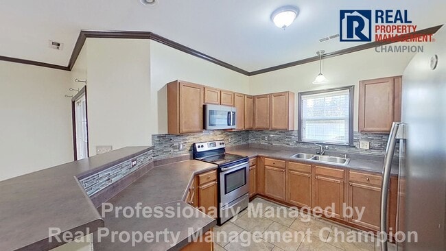 Building Photo - Beautiful Two Story Townhome with Lots of Storage!!