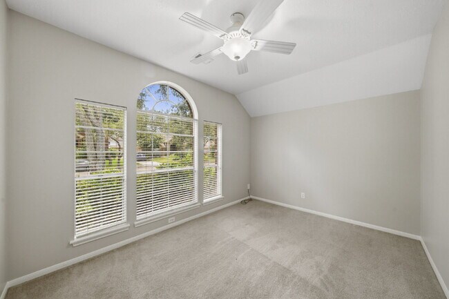 Building Photo - Refreshed 4-Bedroom in New Territory with New Paint, New Floors, and Lawn Care Included.