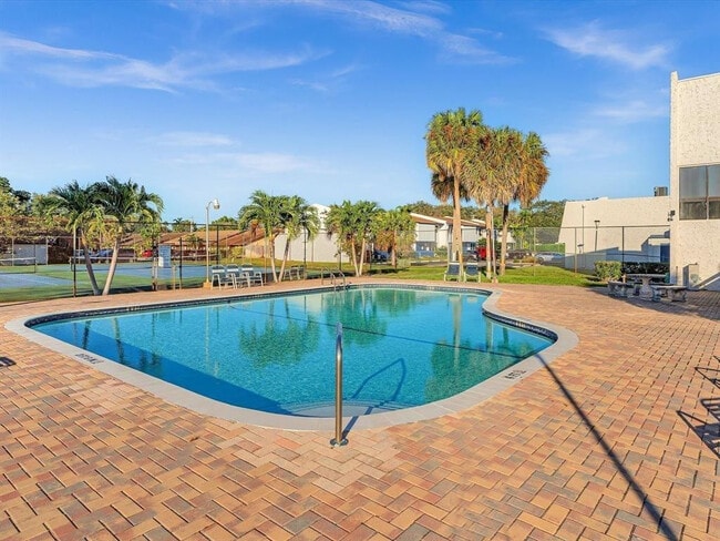 Building Photo - 2609 N 40th Ave