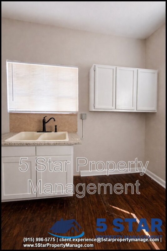 Building Photo - 1114 El Paso St