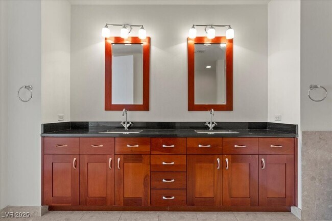 Building Photo - 4525 Dean Martin Dr