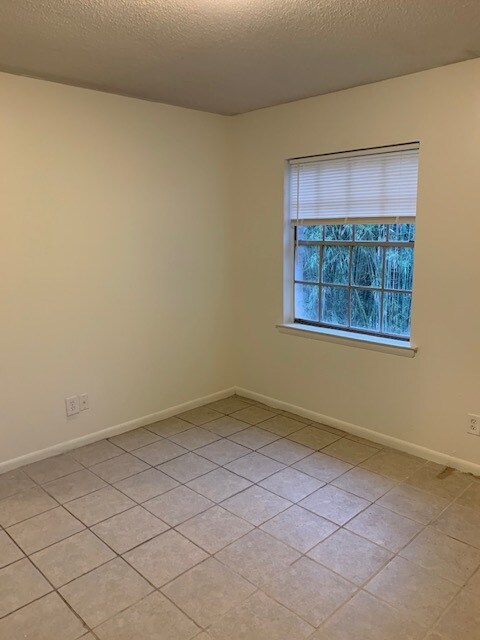 Building Photo - 18 S Catherine St