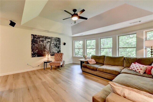 Building Photo - 11034 Estates Cir
