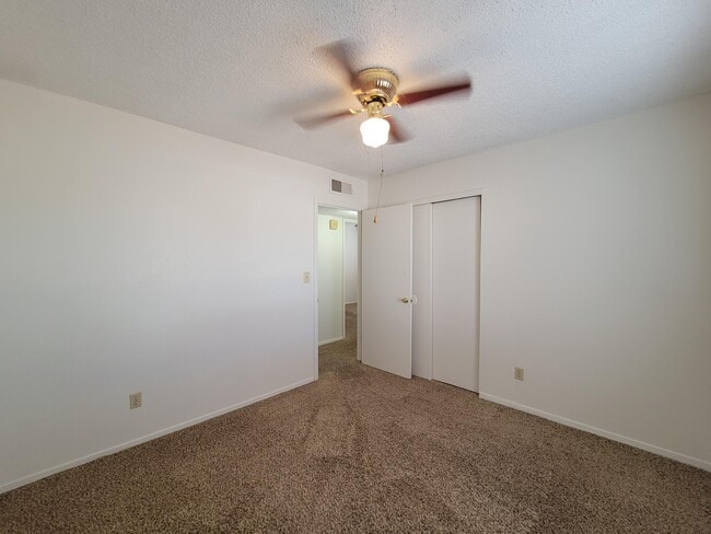 Building Photo - 7716 Iroquois Dr