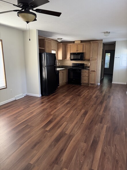 Building Photo - 16 Halfmoon Cir