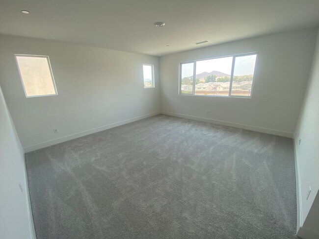 Building Photo - Like New 4 Bedroom Winchester Home Zoned for Temecula Schools