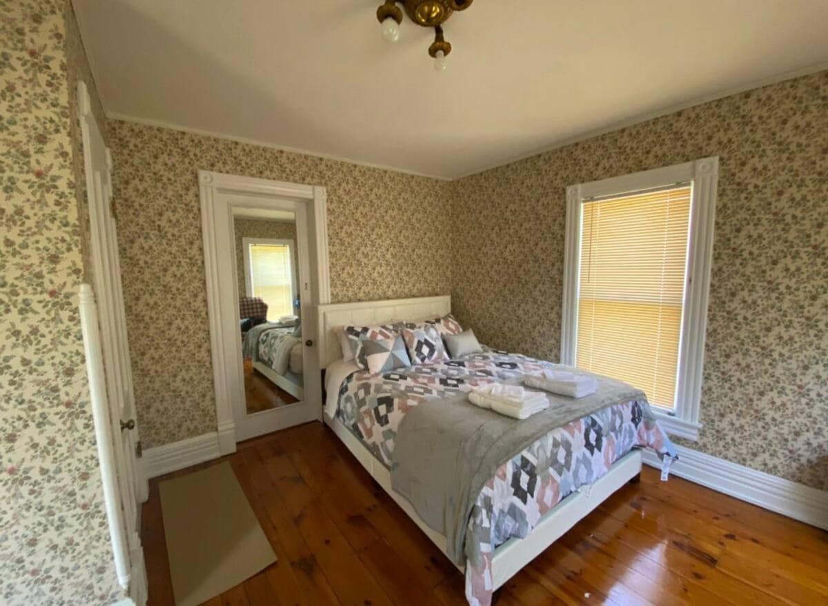 Building Photo - 51 Center St