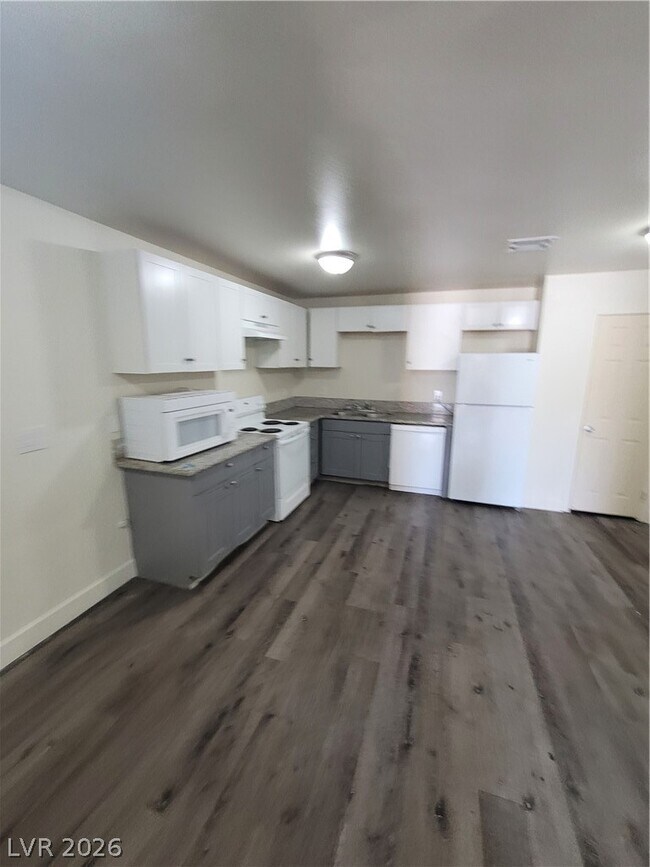 Building Photo - 3412 Townhouse Dr