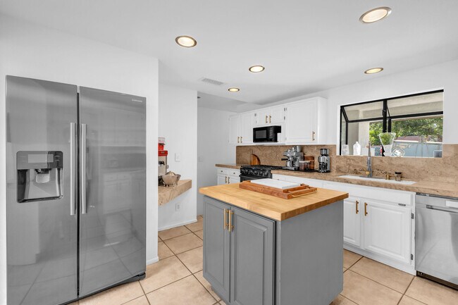 Building Photo - 45680 Vista Dorado Dr
