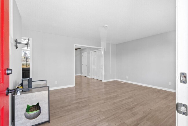 Building Photo - 1804 Palamino Dr