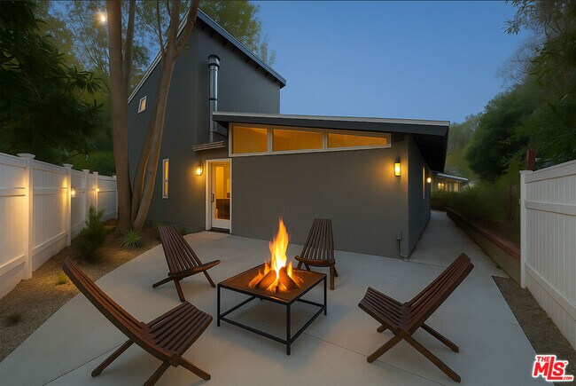 Building Photo - 2701 Jalmia Dr