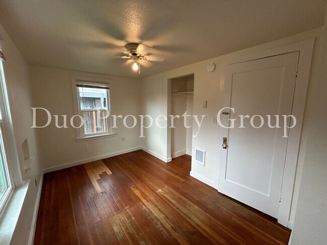 Building Photo - 13th &amp; Chambers