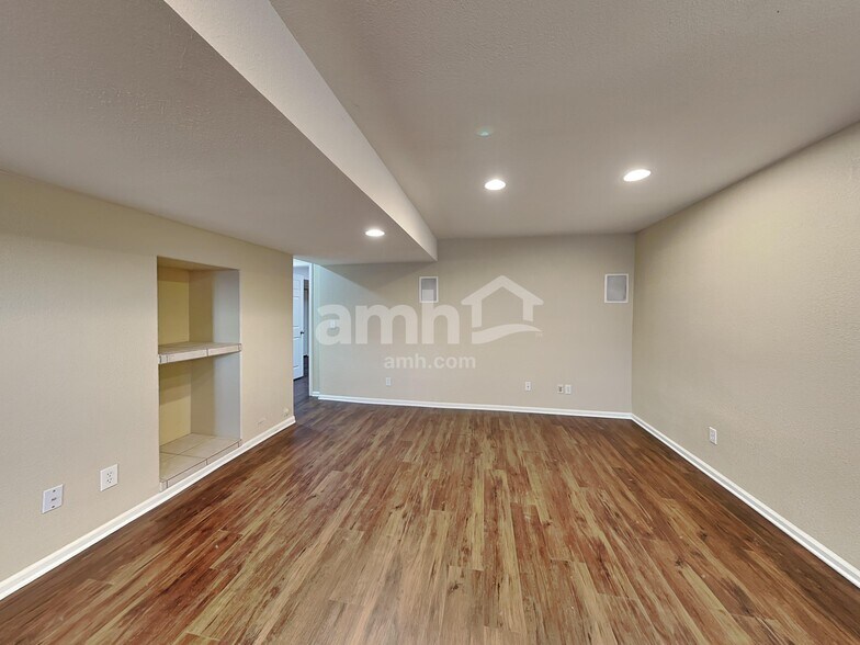 Building Photo - 10550 Mount Columbia Pl