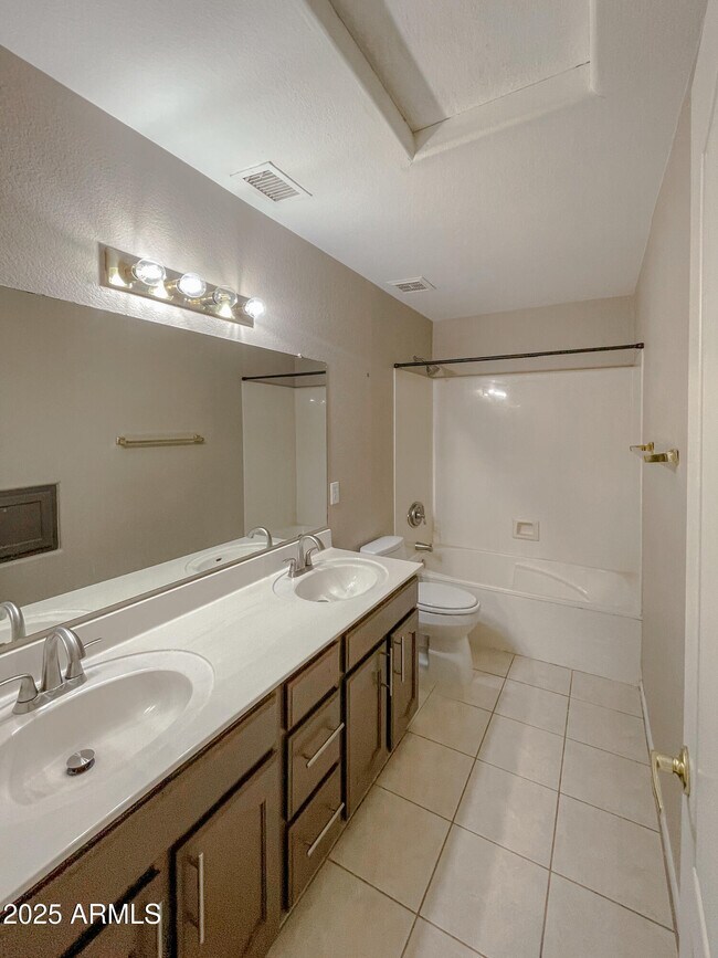 Building Photo - 1615 W Enfield Way