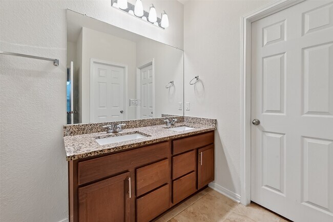 Building Photo - 5907 Osprey Dr