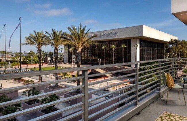 Building Photo - 207 E Seaside Way