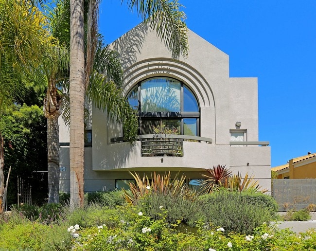 Primary Photo - 1235 Yale St