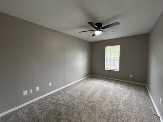 Building Photo - Lakeside Dream Home: Fully Remodeled 4BD/2BA Near Loop 323