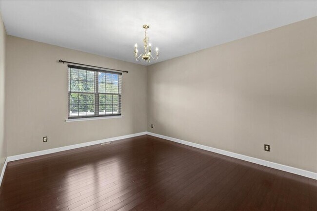 Building Photo - 49 Equestrian Dr