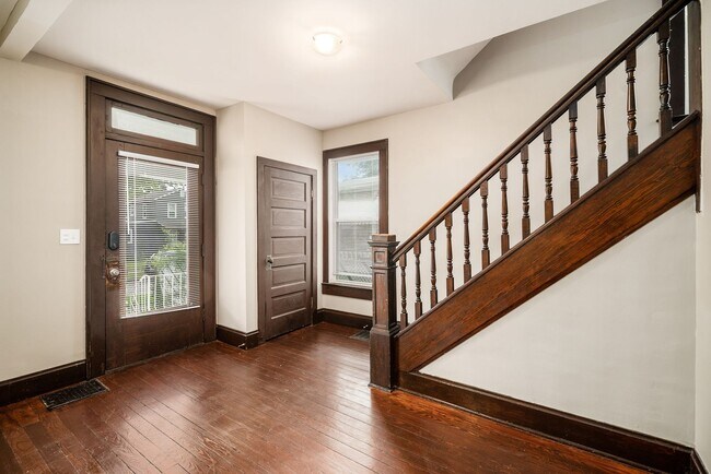 Building Photo - 144 E Tompkins St