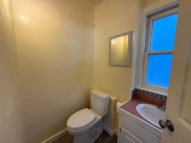 Building Photo - 5BR Berkeley Home | W/D, Dishwasher, Backyard + Storage Near Shattuck & Berkeley Bowl