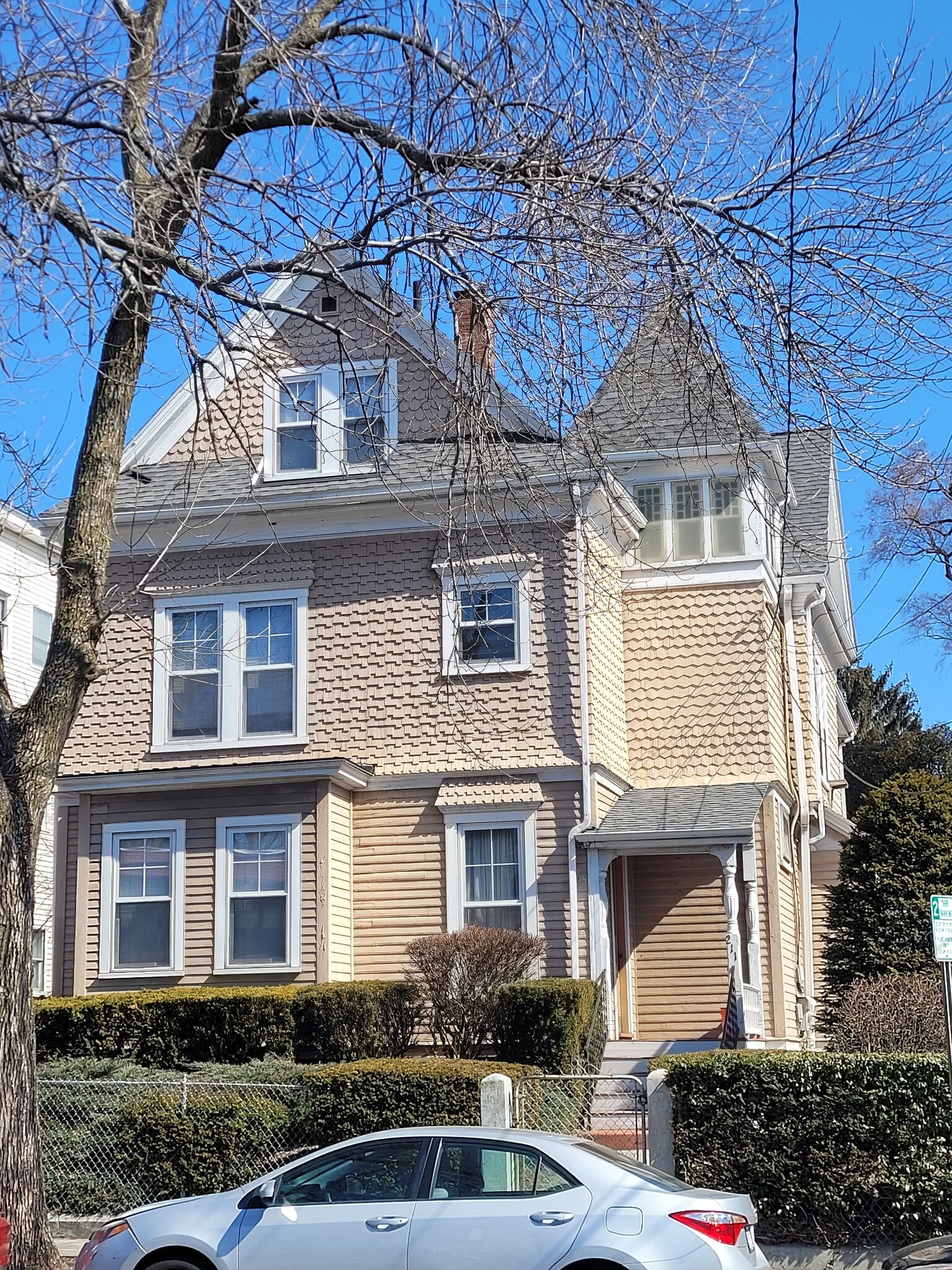 Building Photo - 211 Holland St