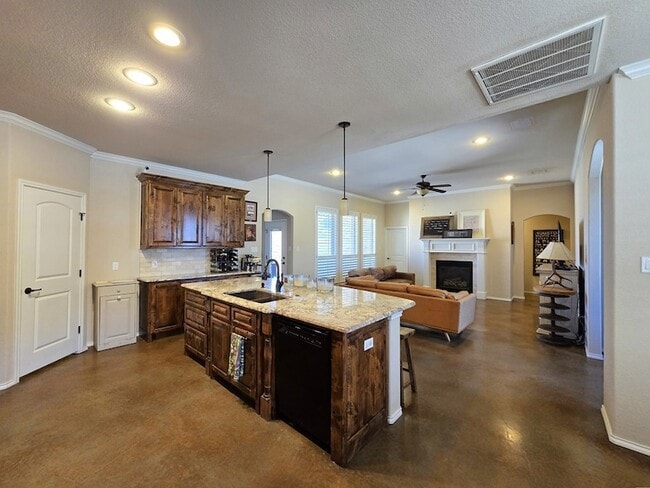 Building Photo - 6000 Rio Grande Ave