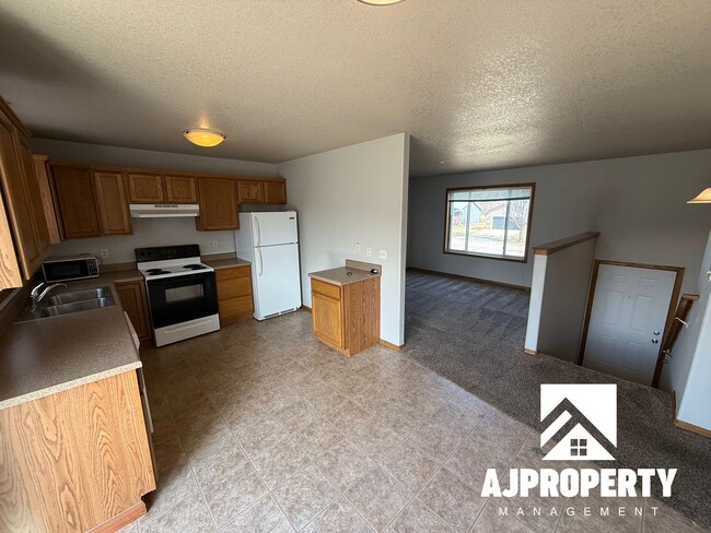 Building Photo - 409 Cottonwood Dr