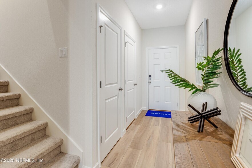 Building Photo - 559 Holly Lakes Dr