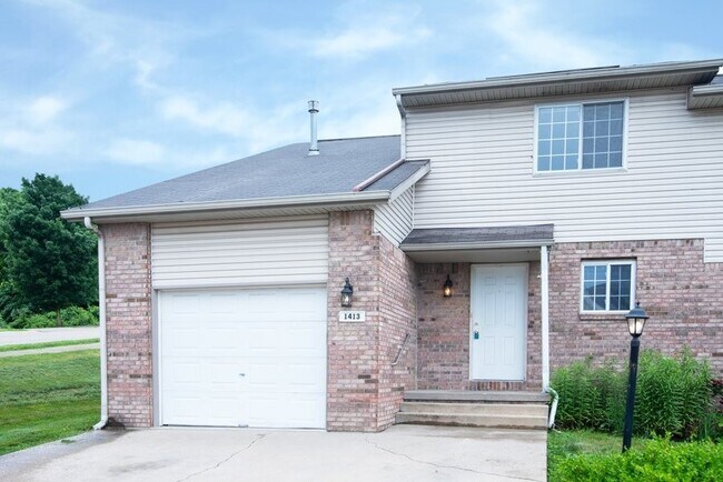 Primary Photo - 4 bedroom 2 bath
