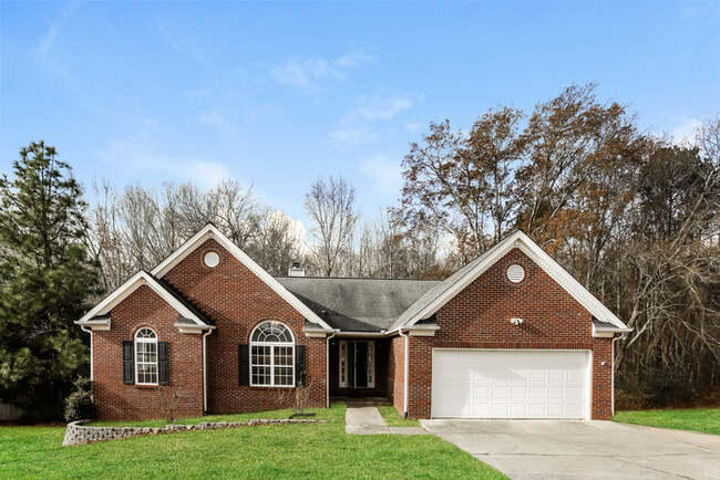 Building Photo - Spacious 4-Bedroom Home