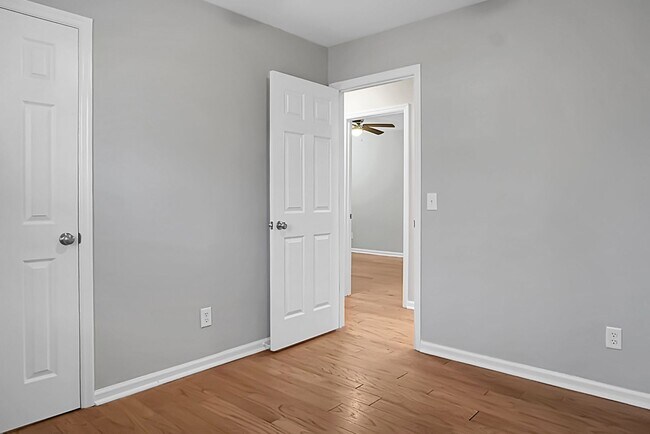 Building Photo - **$500 Off First Months Rent** Charming 3 Bedroom 2 bathroom ready for you to call home!