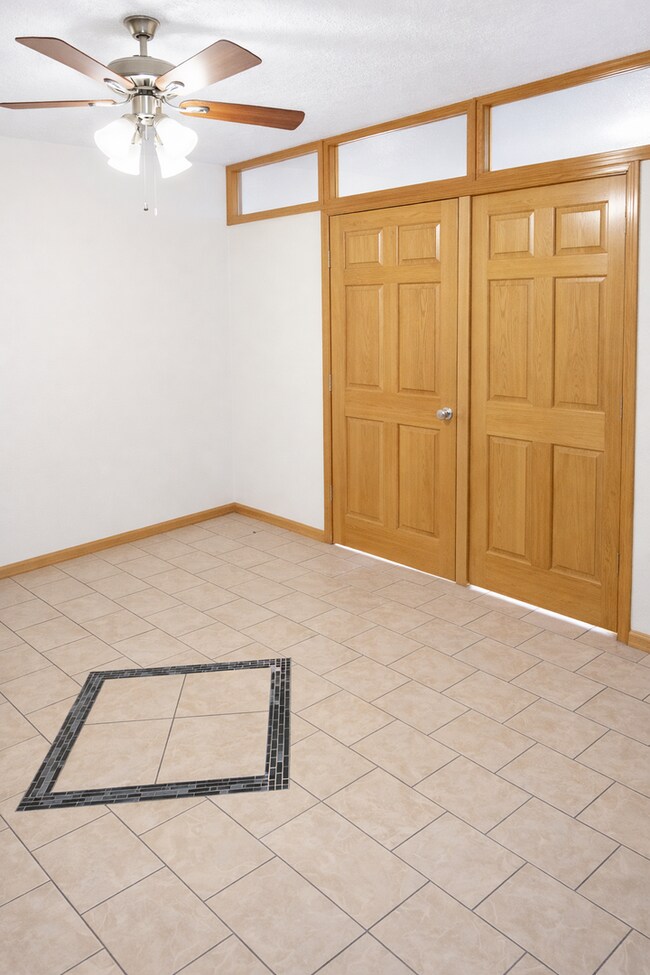 Interior Photo - 319-8TH