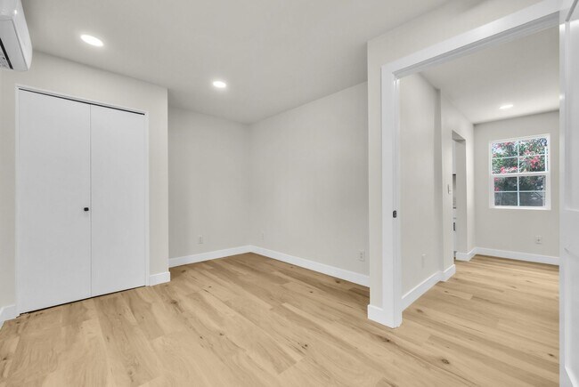 Building Photo - Spacious Remodeled 3 Bed, 2 Bath Home in Prime Downtown Fullerton – 2 Parking Spaces!