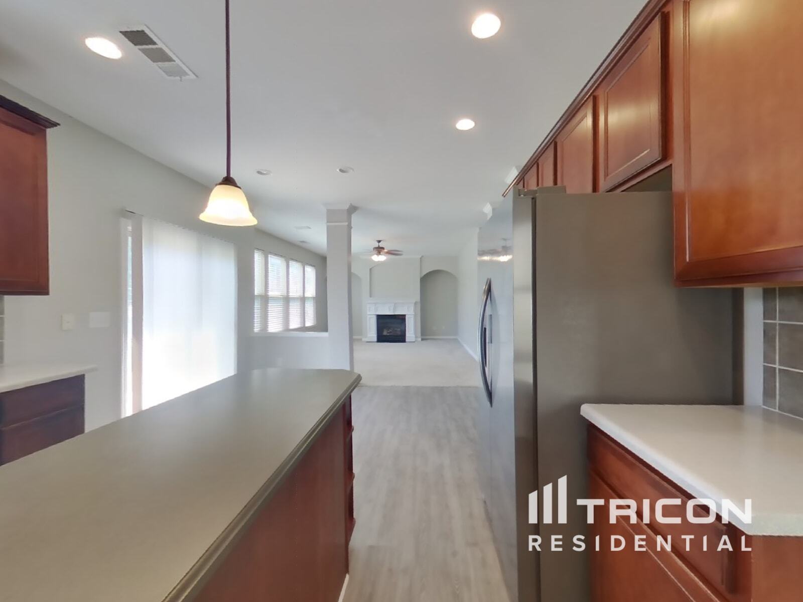 Building Photo - 4370 Rainer Dr