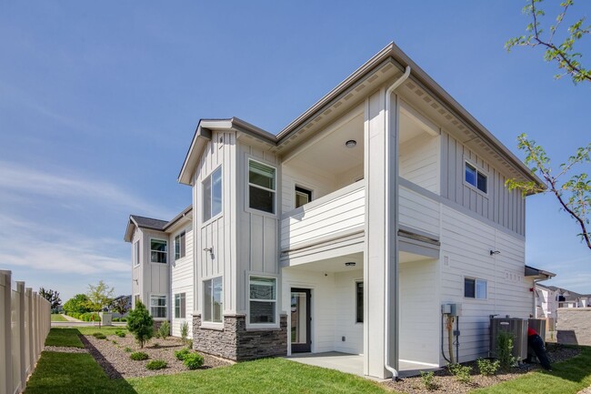 Building Photo - 2 Bedroom Apartments in Caldwell With Style, Convenience & Comfort!