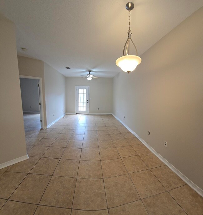 Building Photo - 204 Ann Cir