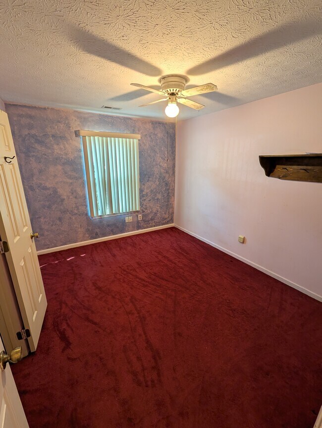 Building Photo - 693 Trails Ln